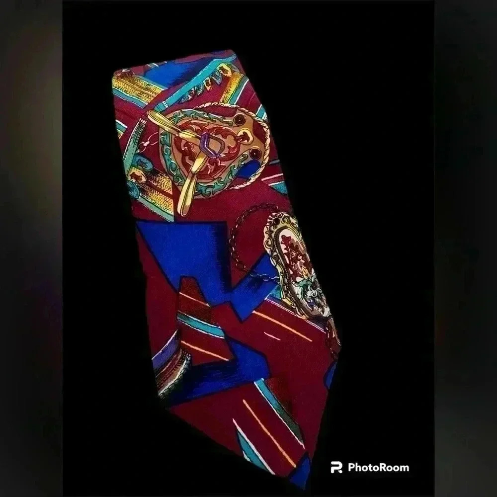 Men’s 57 inch necktie.